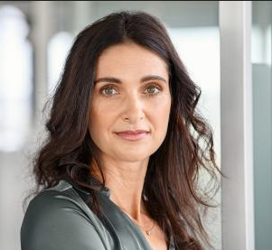 <strong>Bella</strong>